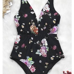 Cupshe floral one piece swimsuit - $13